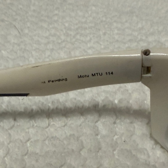 Costa Men's White and Blue Sunglasses - Picture 6 of 7